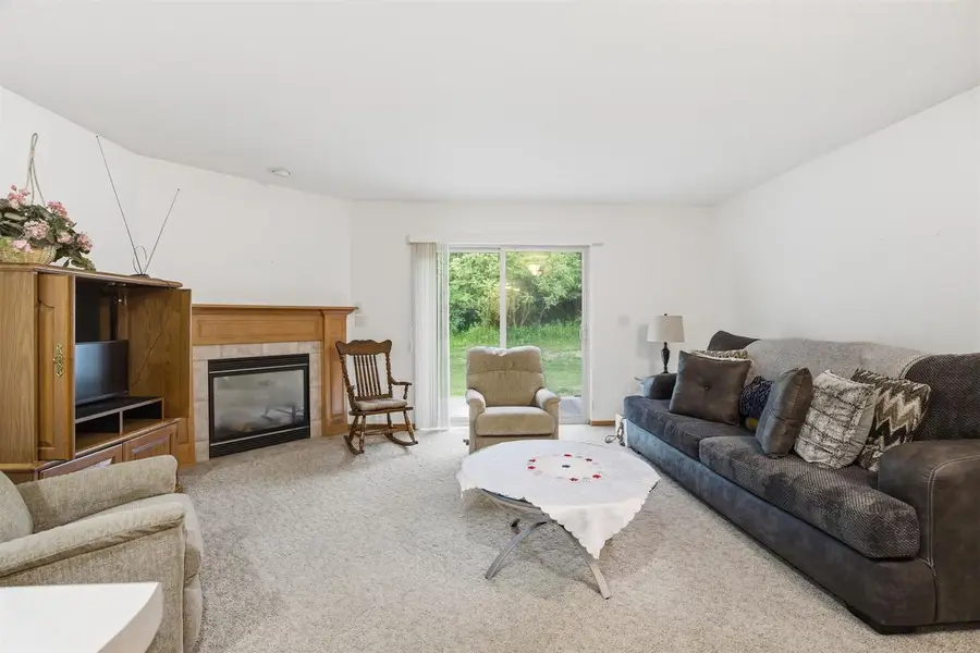 2127 ROYAL CREST CIRCLE  #3, Green Bay, WI 54311 - #2