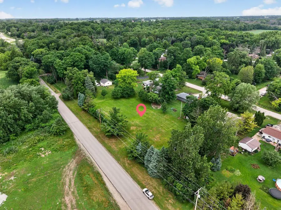 2524 BREEZEWOOD LANE, Neenah, WI 54956 - #3