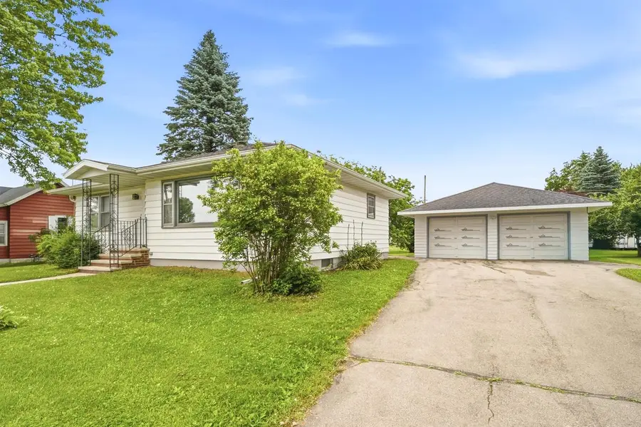 418 LIMA STREET, New London, WI 54961 - #2