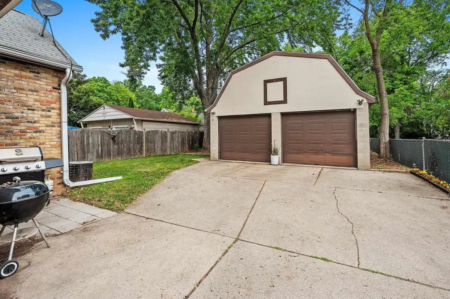 968 HICKORY HILL DRIVE, Green Bay, WI 54304 - #2