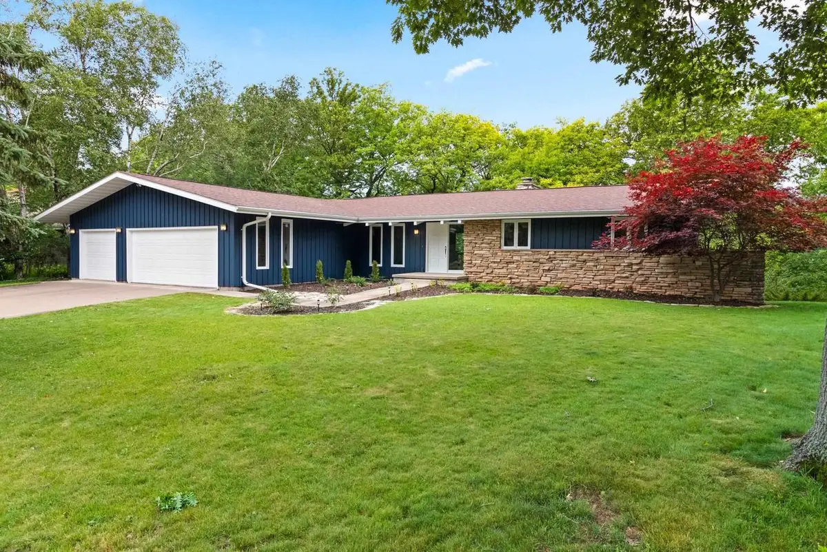 1511 N BRIARCLIFF DRIVE, Appleton, WI 54915 - #1