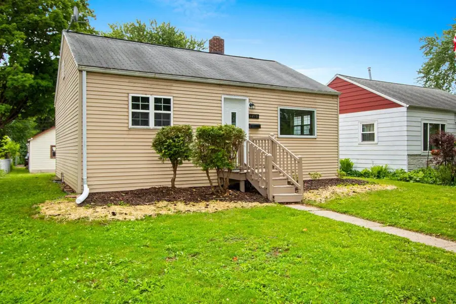 1213 S NORWOOD AVENUE, Green Bay, WI 54304 - #3