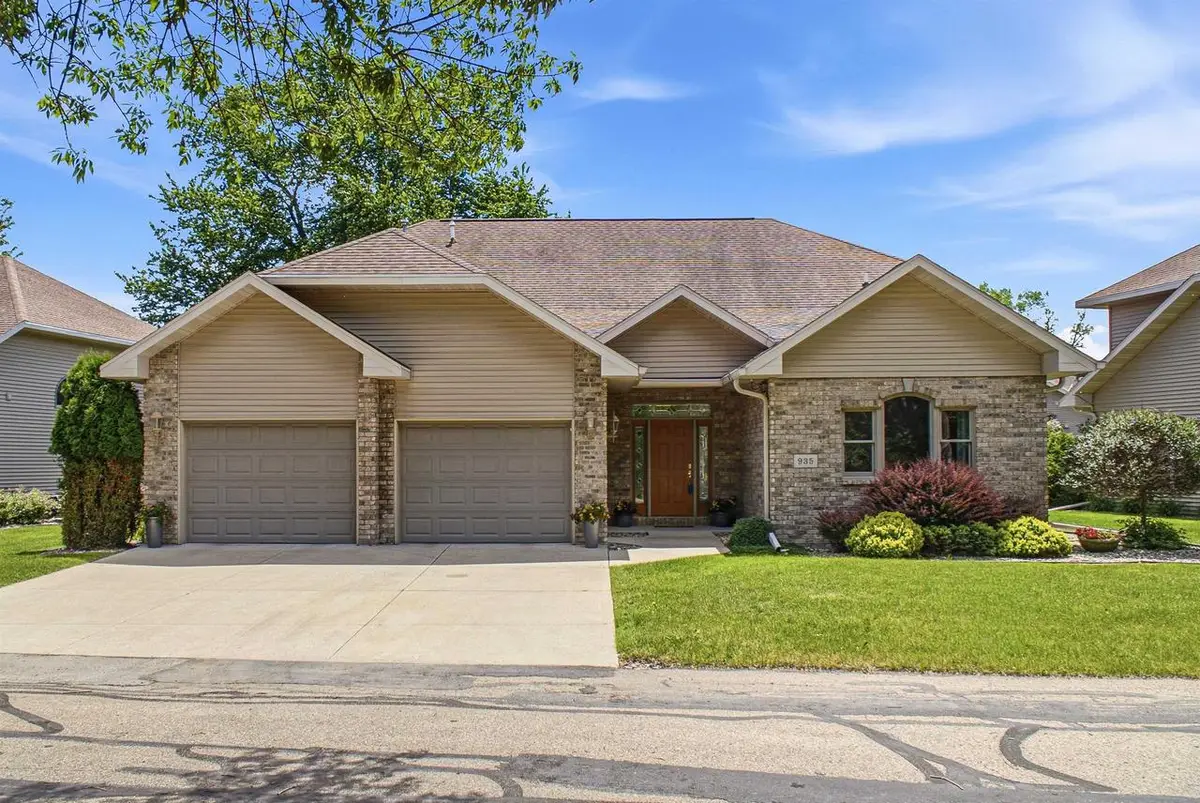 935 BRIGHTON DRIVE, Menasha, WI 54952 - #1
