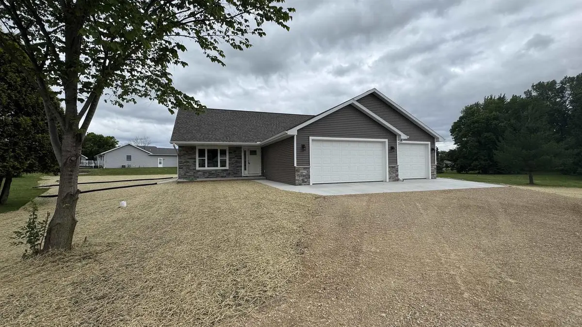 709 ROBIN STREET, New London, WI 54961 - #1