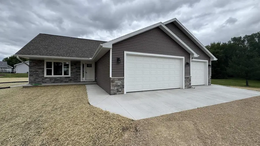 709 ROBIN STREET, New London, WI 54961 - #2