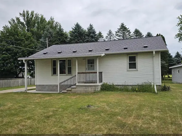 817 HIGH STREET, Wild Rose, WI 54984