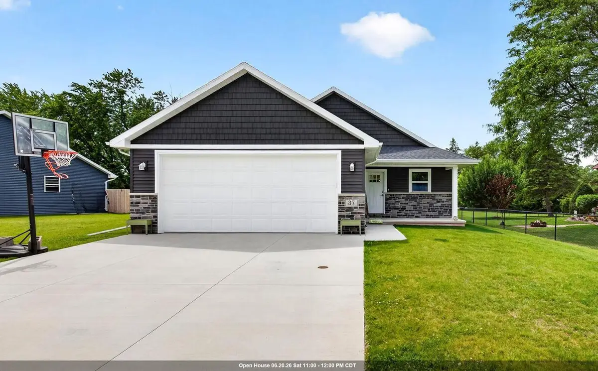 37 ASH GROVE PLACE, Kaukauna, WI 54130 - #1