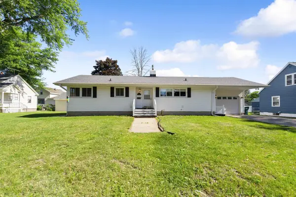 1024 W HOSMER STREET, Marinette, WI 54143