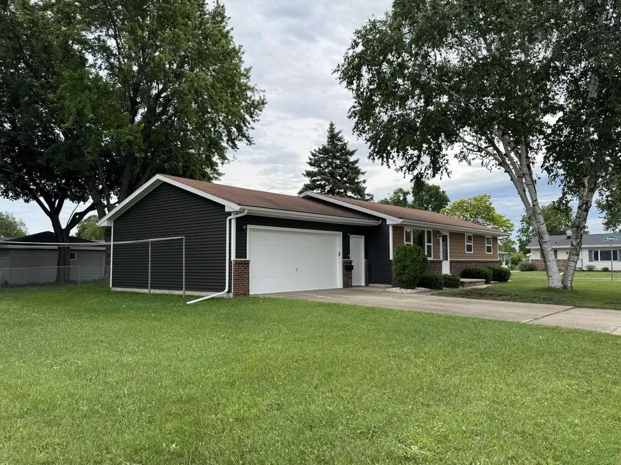 2704 N DAVID STREET, Appleton, WI 54914 - #3
