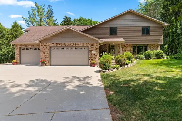 2447 PARKWOOD DRIVE, Green Bay, WI 54304