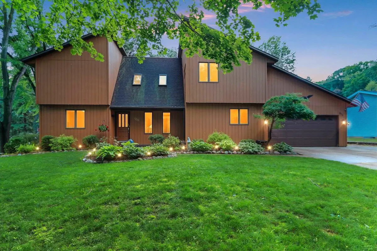 516 E EAGLE TERRACE, Green Bay, WI 54313 - #1