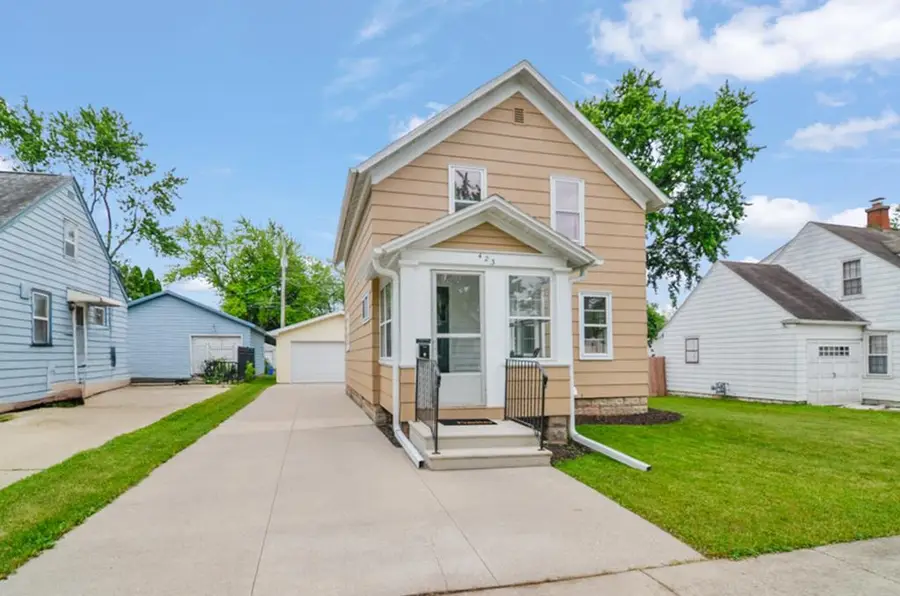 423 W 7TH STREET, Kaukauna, WI 54130 - #3