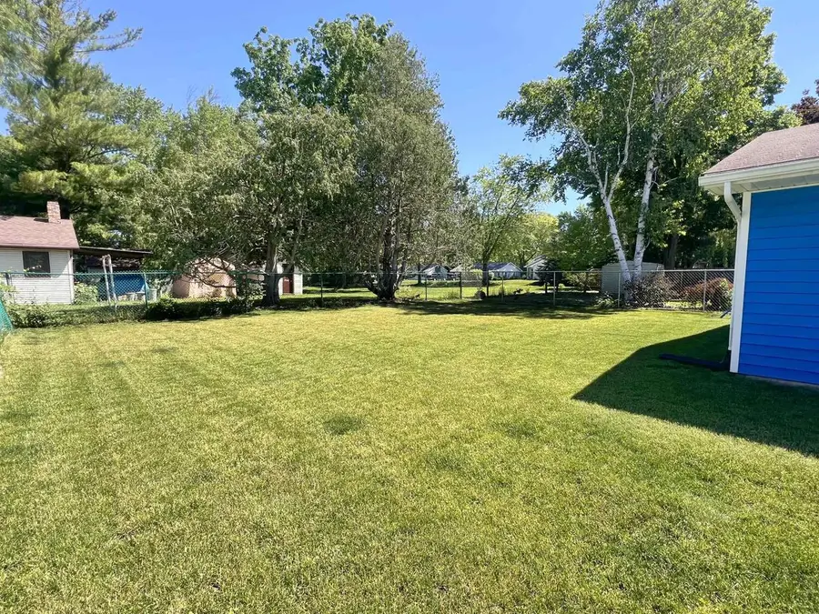512 W 19TH AVENUE, Oshkosh, WI 54904 - #3