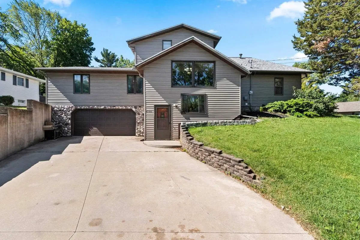 2100 HILLSIDE LANE, Green Bay, WI 54302 - #1