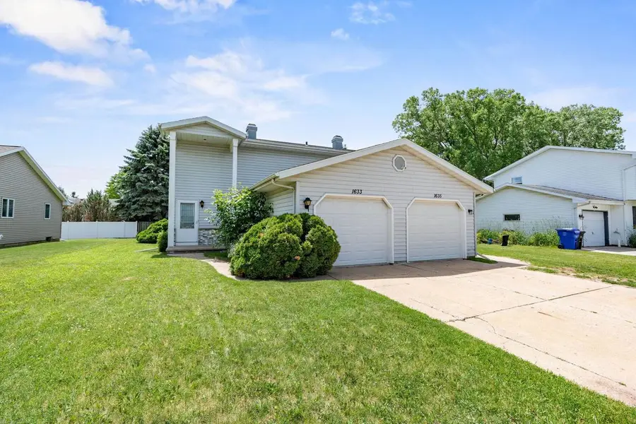 1633 W WEILAND LANE, Appleton, WI 54914 - #2