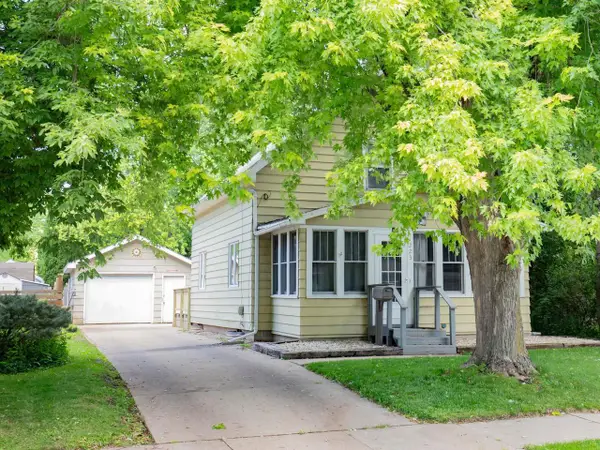 1223 GROVE STREET, Oshkosh, WI 54901