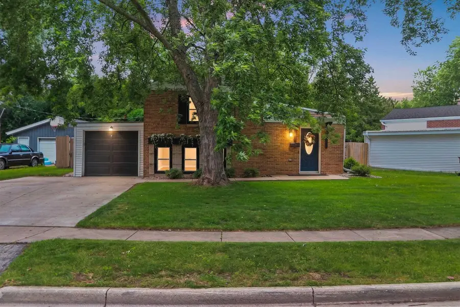 735 CARVER LANE, Menasha, WI 54952 - #3