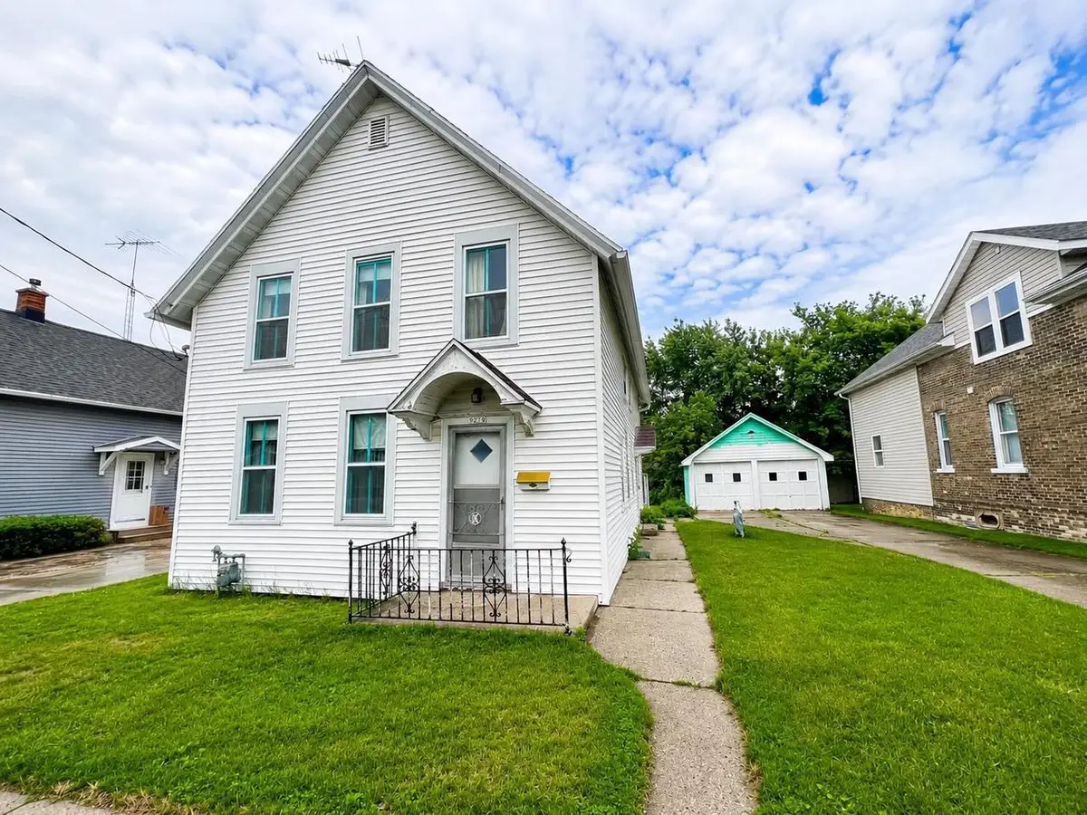 927 S 23RD STREET, Manitowoc, WI 54220 - #1