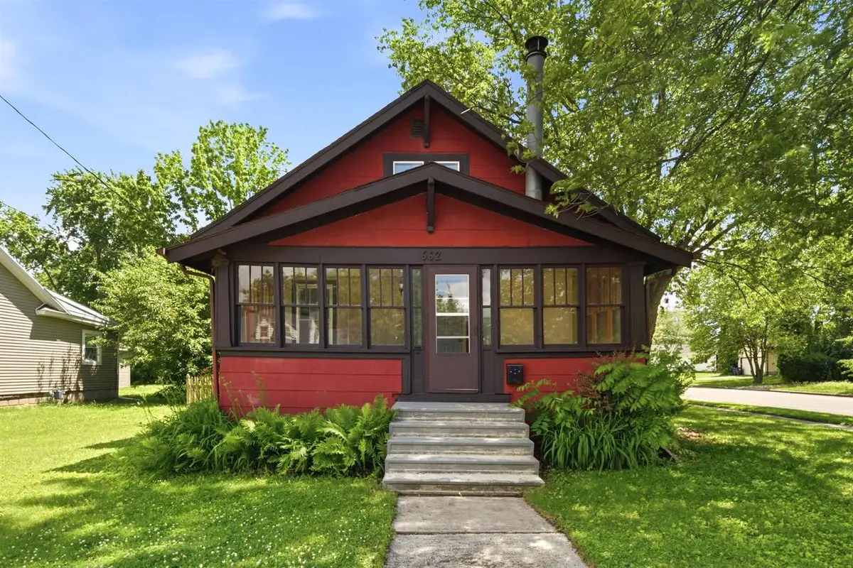 662 W WINNECONNE AVENUE, Neenah, WI 54956 - #1