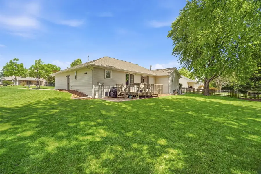 127 W BAREFOOT COURT, Appleton, WI 54913 - #2