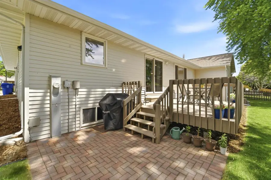 127 W BAREFOOT COURT, Appleton, WI 54913 - #3