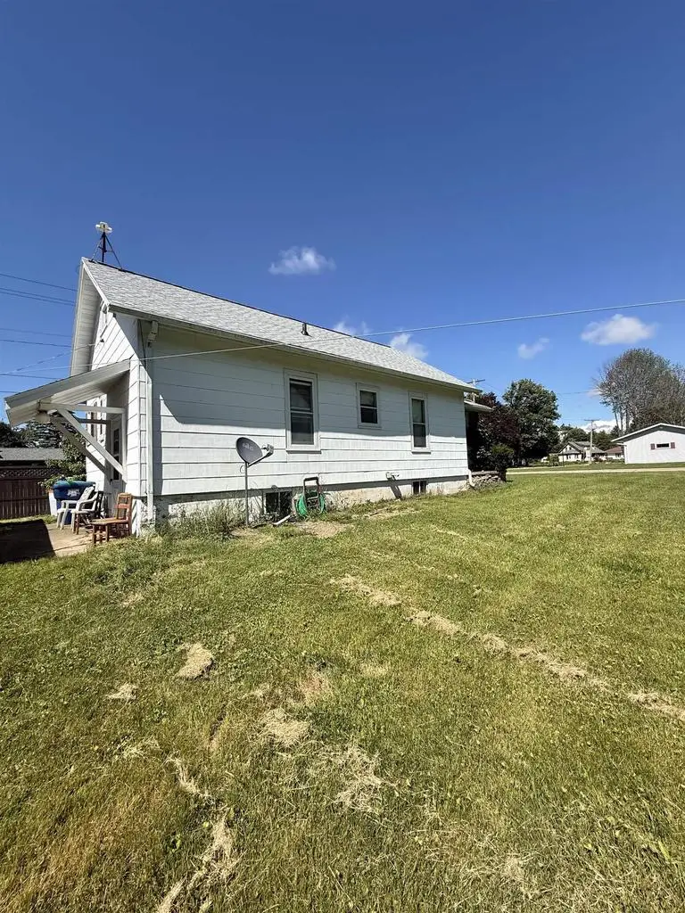 195 N CLINTON AVENUE, Clintonville, WI 54929 - #3