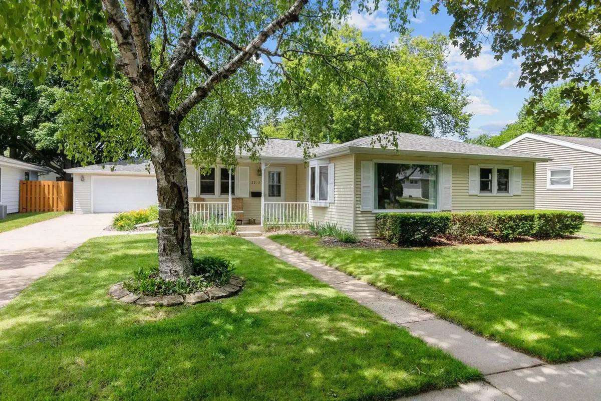 2213 N BENNETT STREET, Appleton, WI 54914 - #1