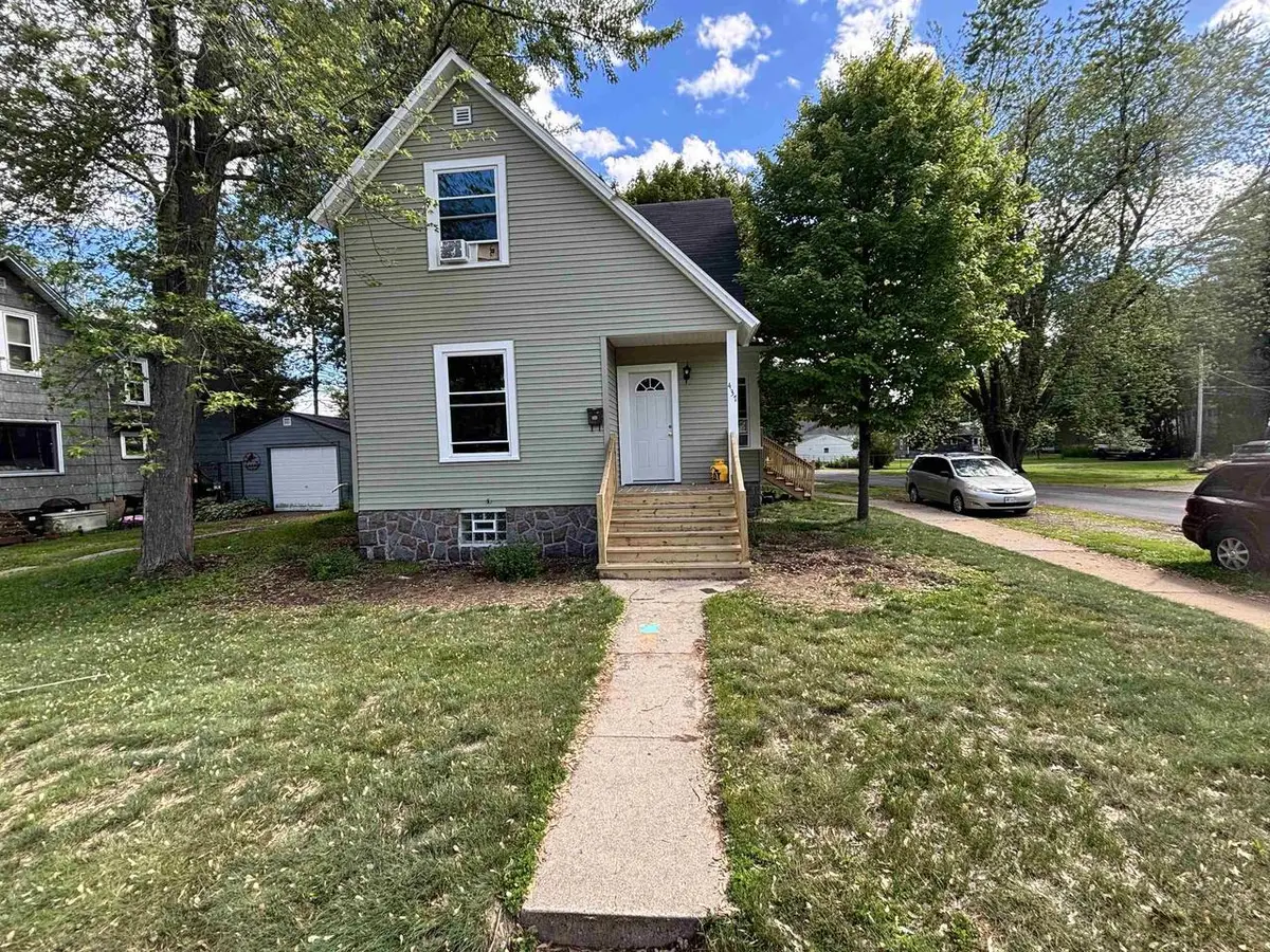 437 CARNEY BOULEVARD, Marinette, WI 54143 - #1