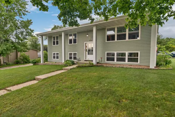 1593 LINDALE LANE, Green Bay, WI 54313