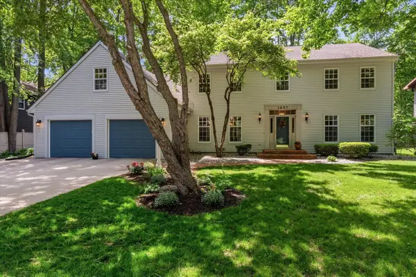 1837 S LEE STREET, Appleton, WI 54915