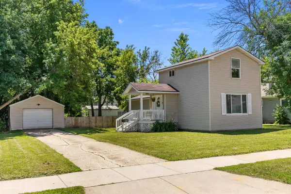 23 W NEVADA AVENUE, Oshkosh, WI 54901