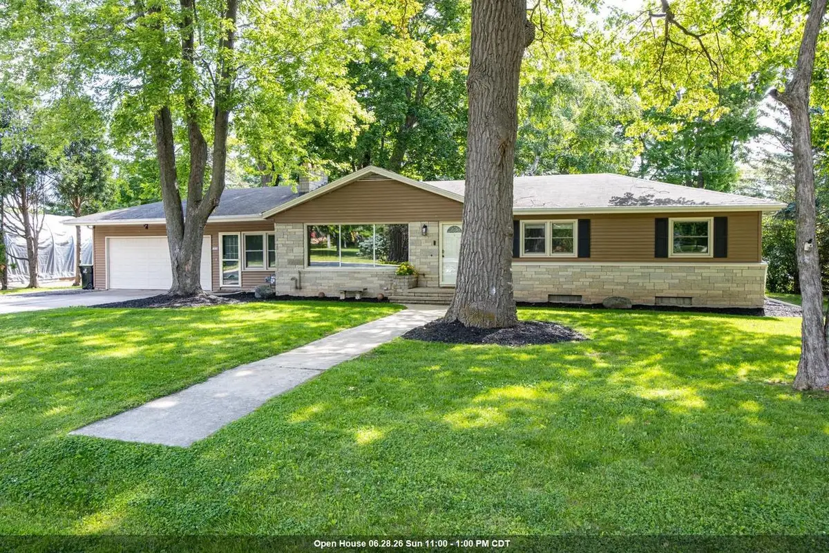 2674 WOODCREST DRIVE, Neenah, WI 54956 - #1