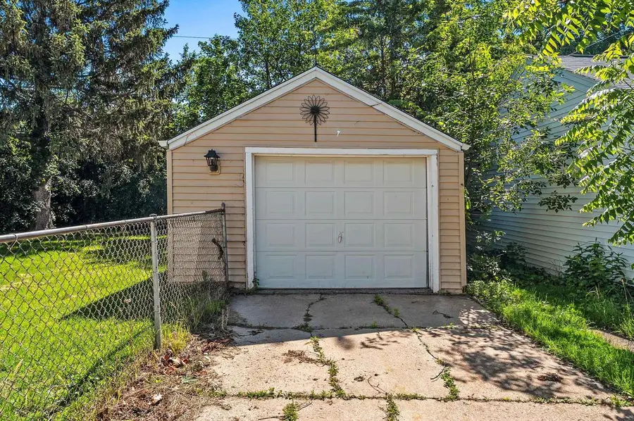 2214 N DIVISION STREET, Appleton, WI 54911 - #3