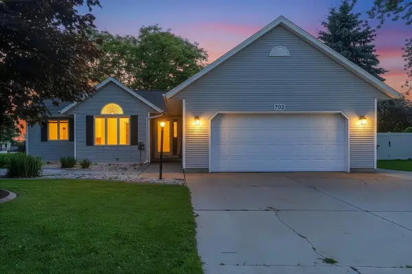 702 CAROL LANE, Pulaski, WI 54162