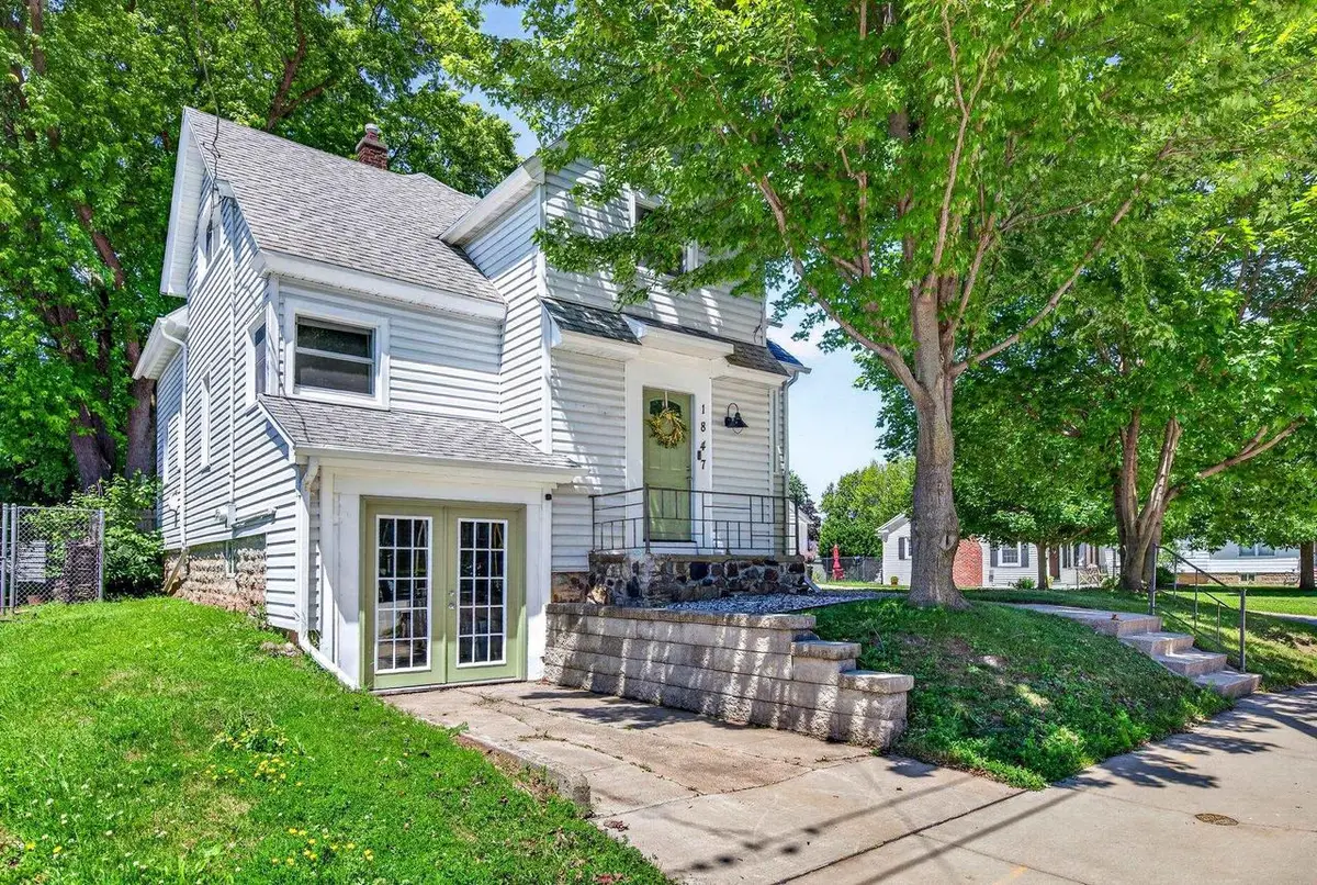 1847 OREGON STREET, Oshkosh, WI 54902 - #1