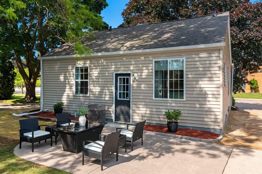 1550 DELAWARE STREET, Oshkosh, WI 54902 - #3