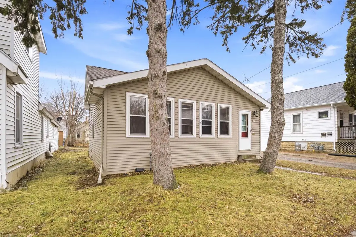 613 SHAWANO AVENUE, Oshkosh, WI 54901 - #1