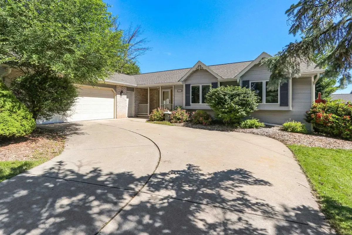 213 BROADVIEW DRIVE, Green Bay, WI 54301 - #1