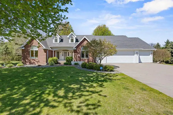 8045 SAQUARO COURT, Neenah, WI 54956
