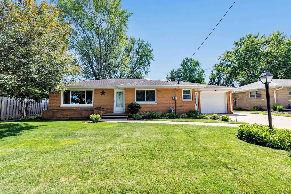 833 SPRUCE STREET, De Pere, WI 54115 - #1