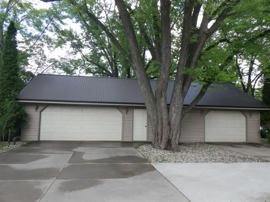 109 MCKINLEY AVENUE, Clintonville, WI 54929 - #2