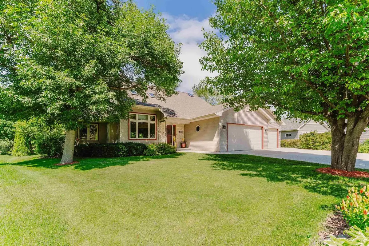2355 HICKORY COURT, Oshkosh, WI 54901 - #1