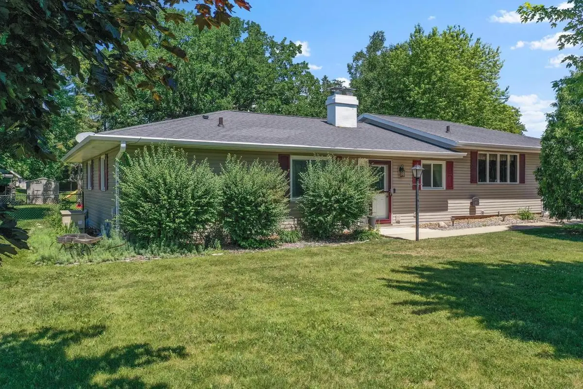 3112 SHELDON DRIVE, Oshkosh, WI 54904 - #1
