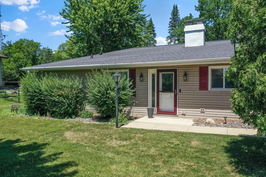 3112 SHELDON DRIVE, Oshkosh, WI 54904 - #3