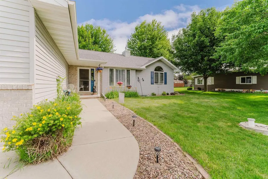 620 COURTLAND AVENUE, Oshkosh, WI 54901 - #2