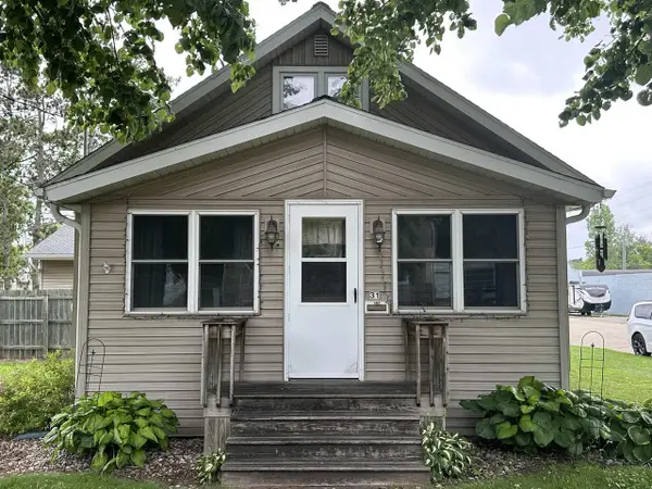 31 E 2ND STREET, Clintonville, WI 54929