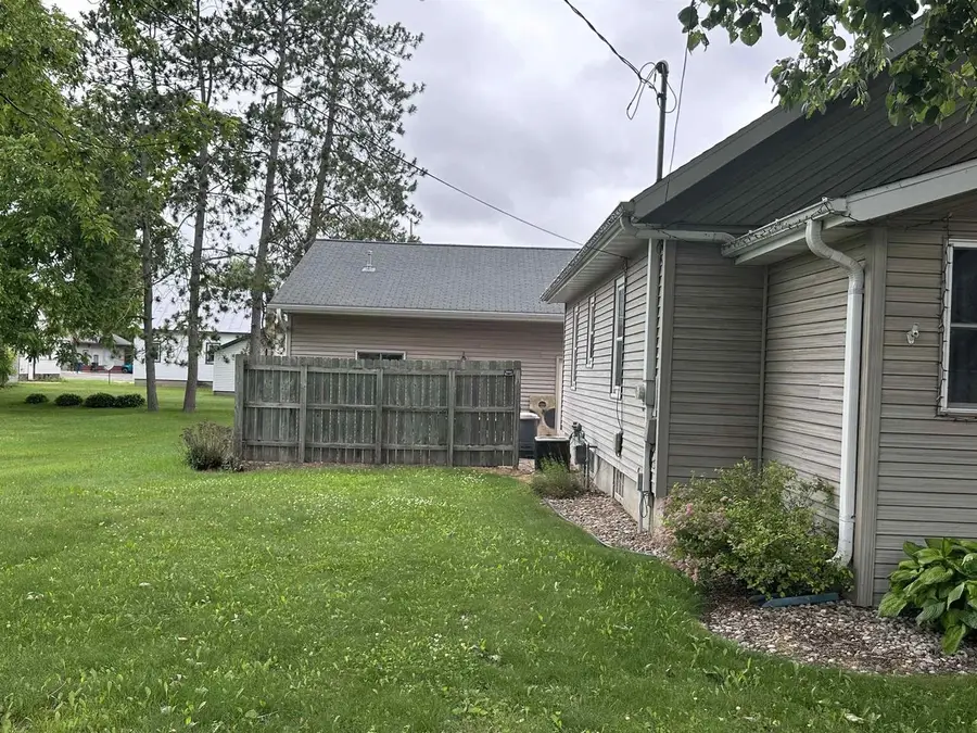 31 E 2ND STREET, Clintonville, WI 54929 - #3