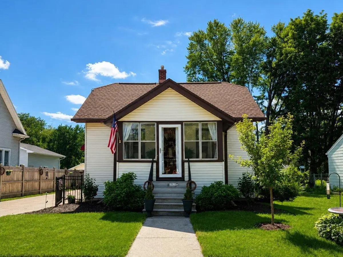 1917 VINLAND STREET, Oshkosh, WI 54901 - #1