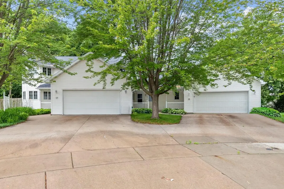 17 PAMELA COURT, Appleton, WI 54915 - #1