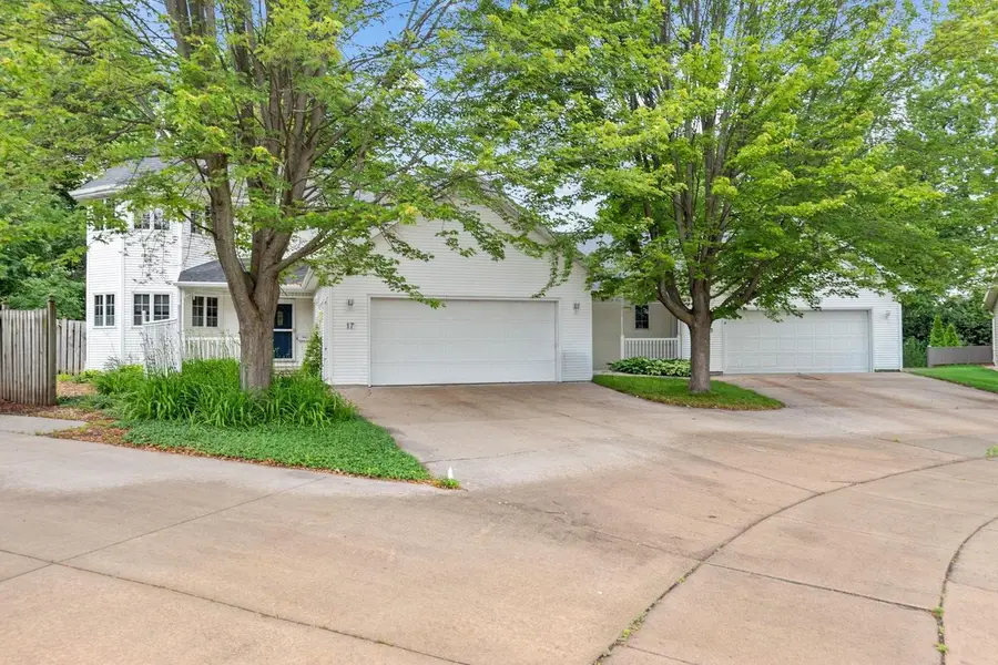 17 PAMELA COURT, Appleton, WI 54915 - #2